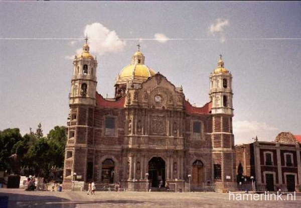 Basílica2.jpg Basílica2.jpg