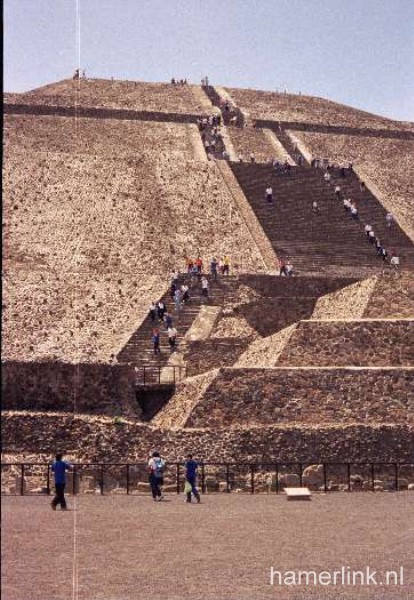 Pirámide del sol3.jpg Pirámide del sol3.jpg