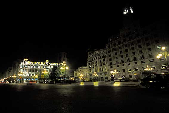 oviedo_noche2plaza escandalera.jpeg