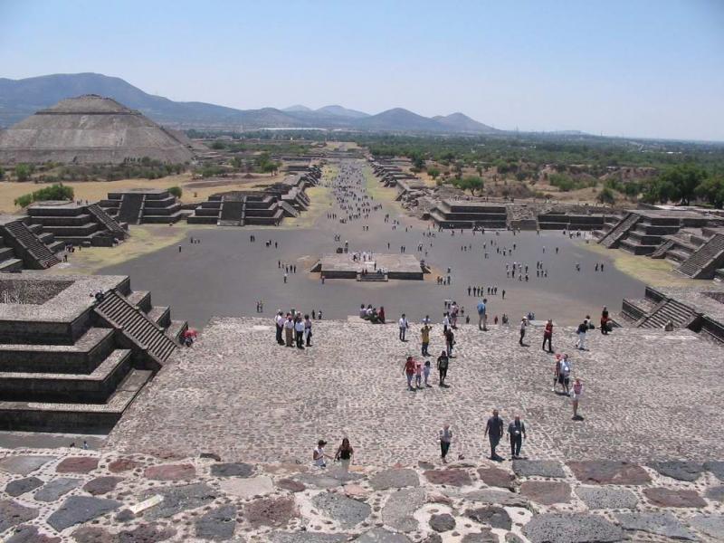 CALZADA DE LOS MUERTOS.JPG