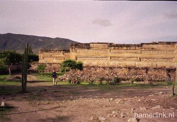 Mitla2.jpg Mitla2.jpg