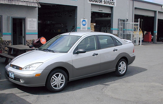 Ford_2001_Silver_Focus2.jpg