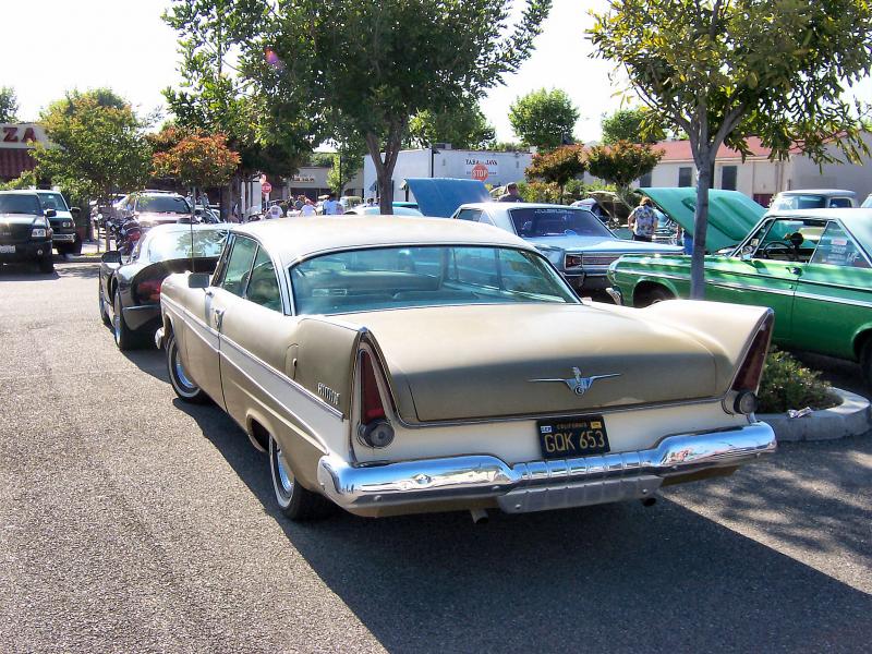 1957_Plymouth_Belvedere_rear.jpg