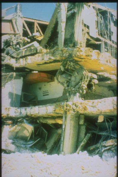 EarthquakeOscillationsCauseCollapseOfVerticalSupports.jpg EarthquakeOscillationsCauseCollapseOfVerticalSupports.jpg