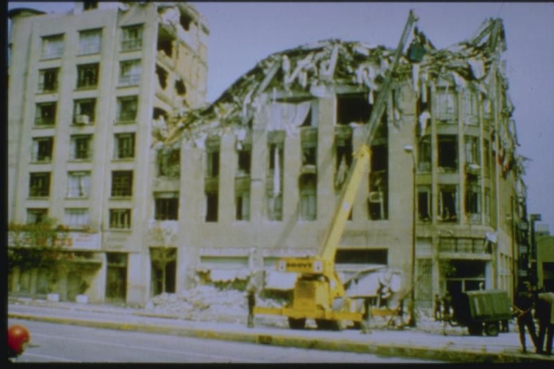 Top-FloorFailureOfReinforcedConcreteBuilding,MexicoCity.jpg Top-FloorFailureOfReinforcedConcreteBuilding,MexicoCity.jpg