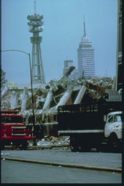 TotallyCollapsedAndUndamagedOfficeBuildings.jpg TotallyCollapsedAndUndamagedOfficeBuildings.jpg