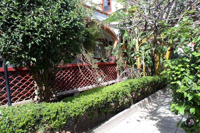 HouseXmas.jpg HouseXmas.jpg