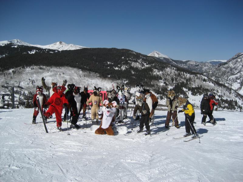 AkitaInus-SkiWeekend01.jpg AkitaInus-SkiWeekend01.jpg