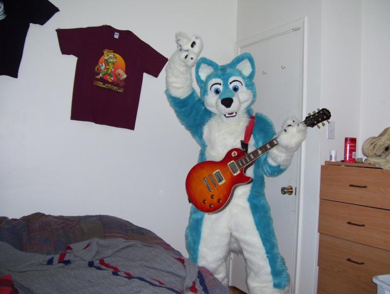 Blooski-Rocking01.jpg Blooski-Rocking01.jpg