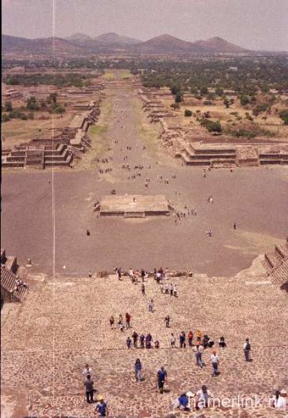 Avenida de los muertos.jpg