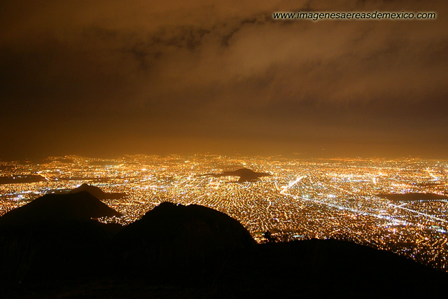 CIUDAD DE MEXICO DE NOCHE.JPG