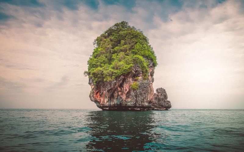 04199_lonelyisland_3360x2100.jpg